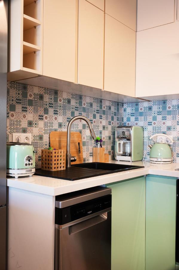 Luxury 1-Bedroom Apartment By The Sea In アテネ エクステリア 写真