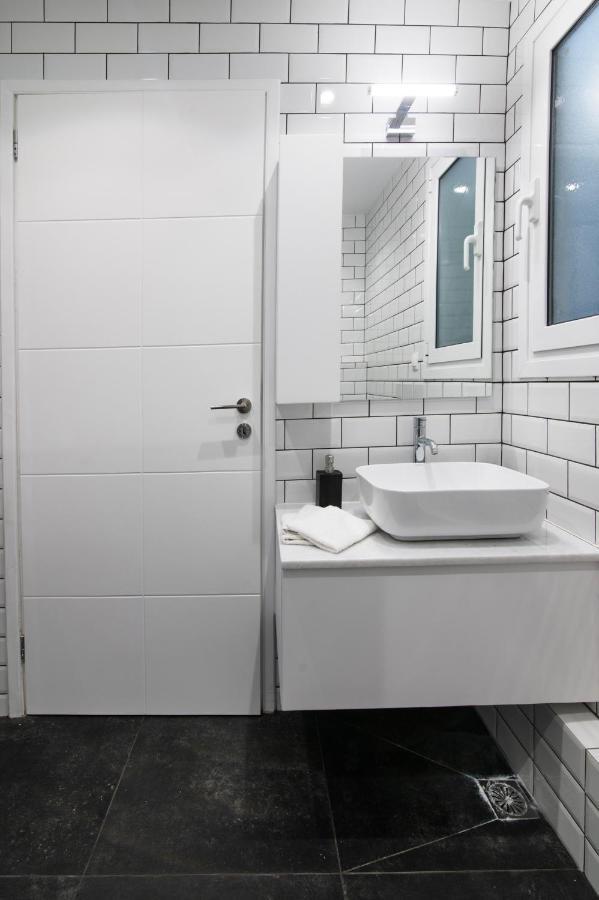 Luxury 1-Bedroom Apartment By The Sea In アテネ エクステリア 写真